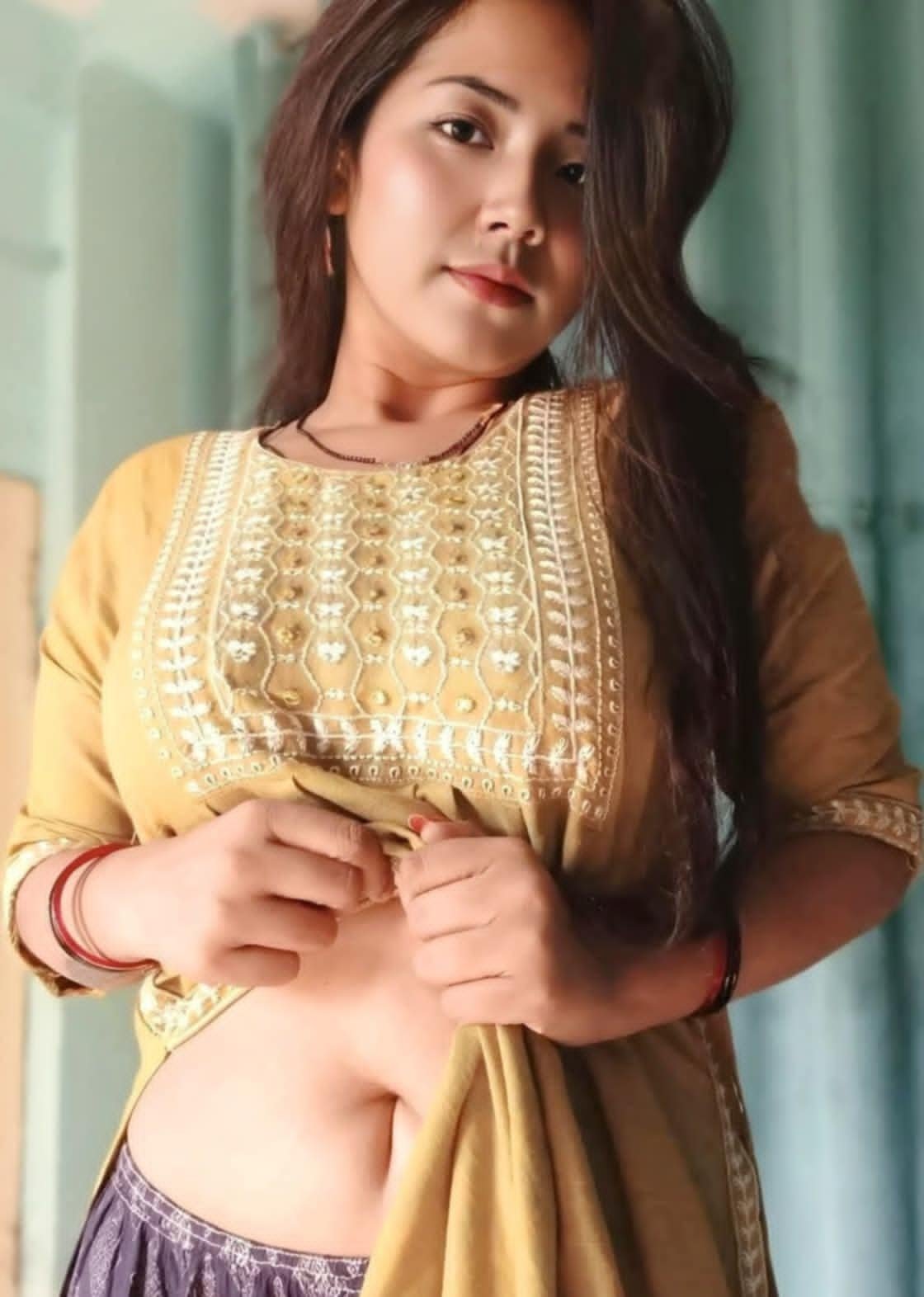 College girl Bristy din a ek riksa oyala sathe gote jauya ek romantic gotona