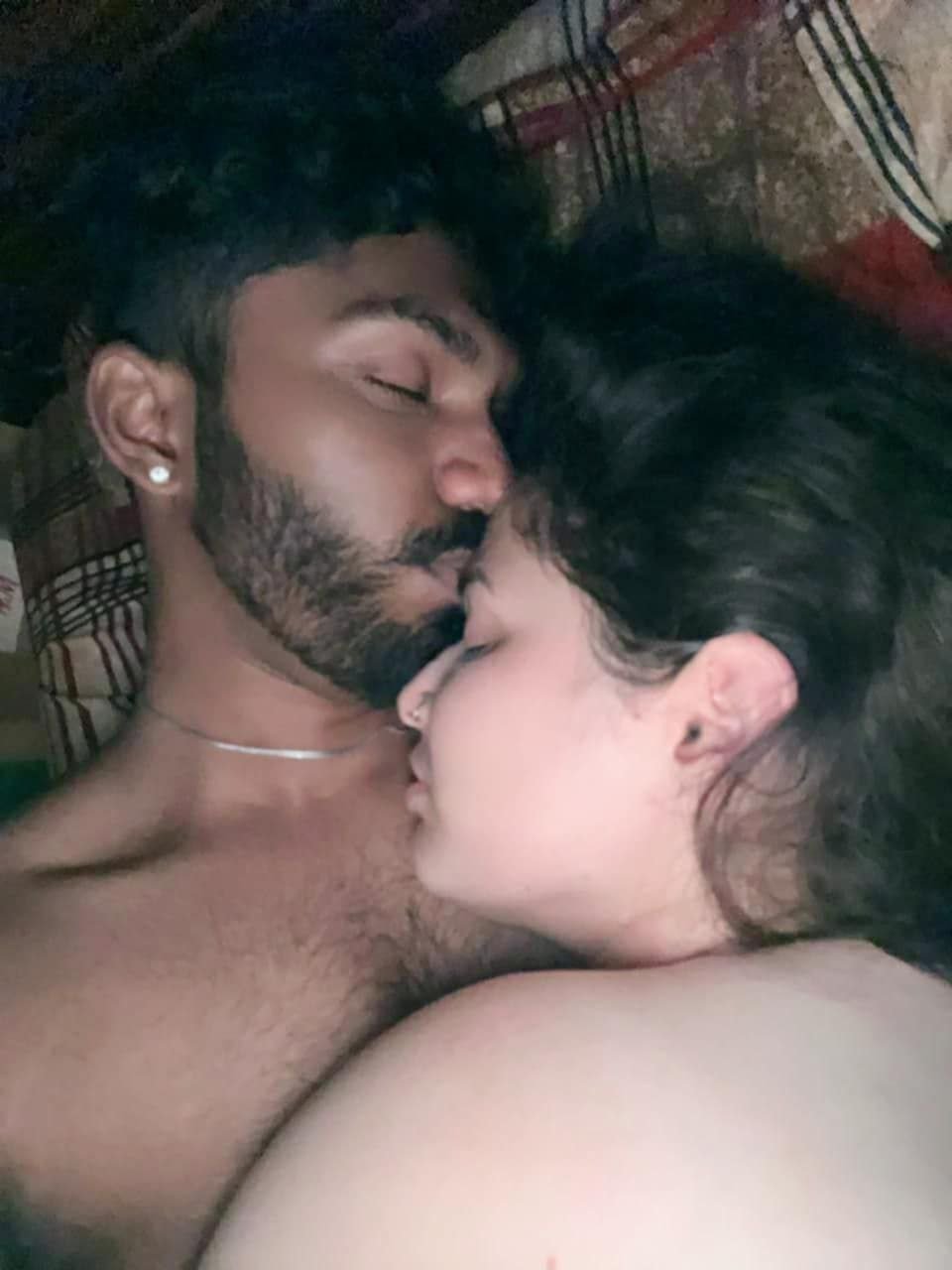 আমার কচি ভোদা চুসে দিলো দুলাভাই